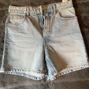 Zara high rise 4inch mom shorts, light wash, size 8